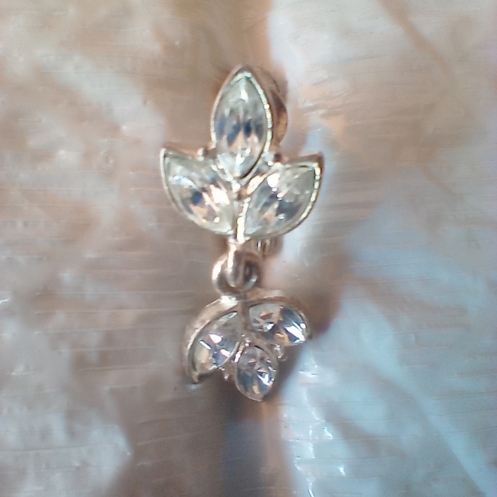 Vintage Maple Leaf Rhinestone Screw Back Earrings Silver Tone!